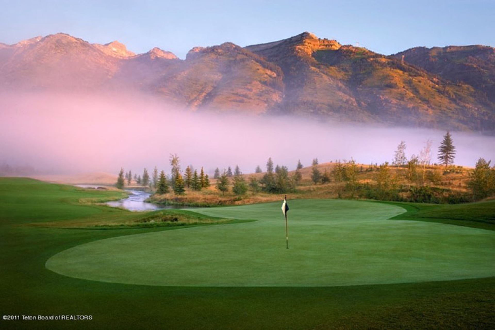 Shooting-Star-Course-at-Dawn